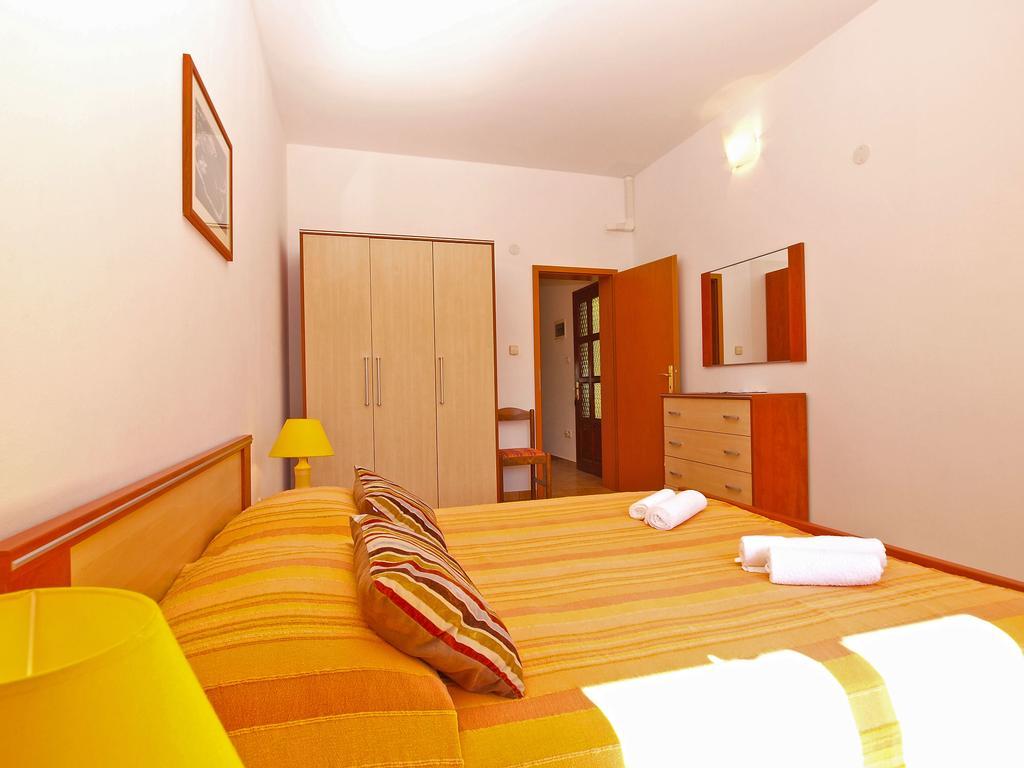 Apartments Lidija 1305 Pola Esterno foto