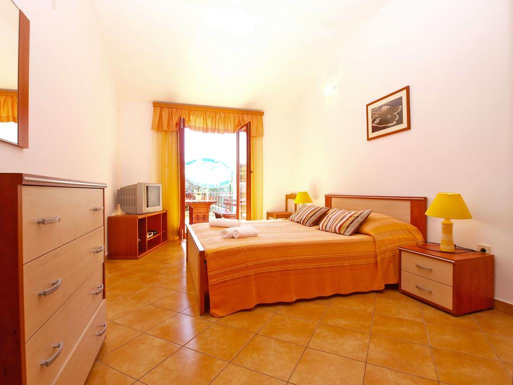 Apartments Lidija 1305 Pola Esterno foto