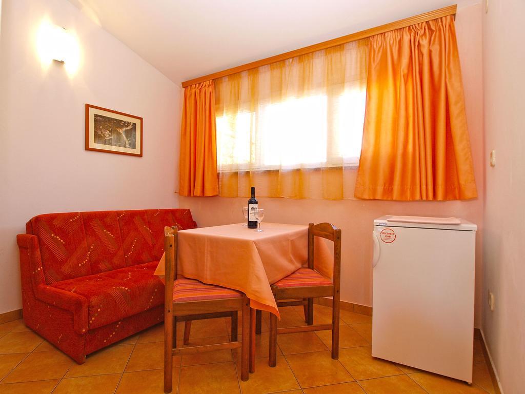 Apartments Lidija 1305 Pola Esterno foto